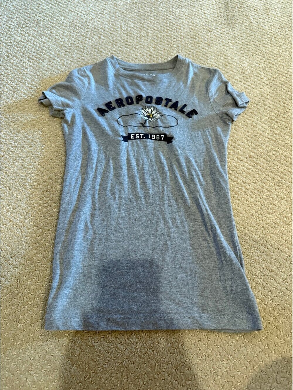 Aeropostale Xs shirt gray with flower